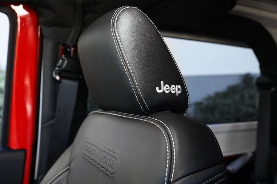 Детали интерьера Jeep Wrangler Freedom (JK) 2018 года  (AU) (фото 6 из 8)